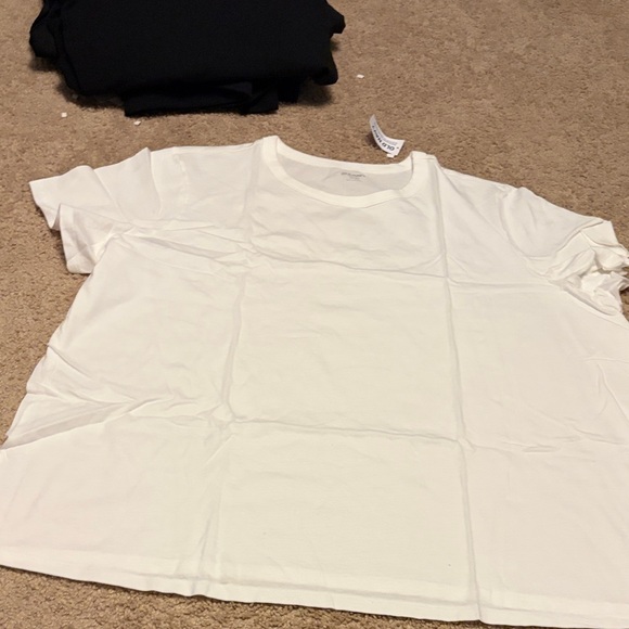 Old Navy Classic Tall Cream Tee - Picture 3 of 3